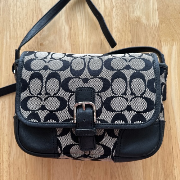 Coach Signature CrossBody Bag - Picture 1 of 6